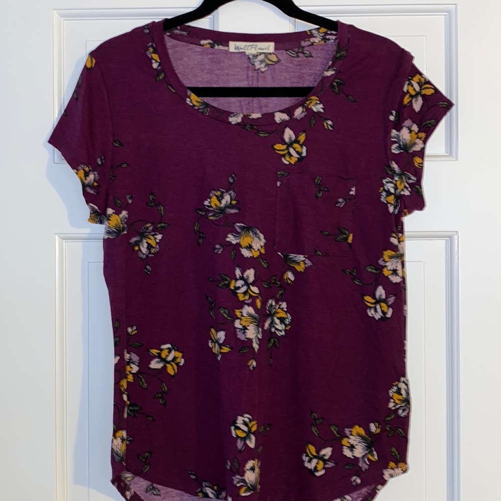 Scoop neck floral t-shirt size L